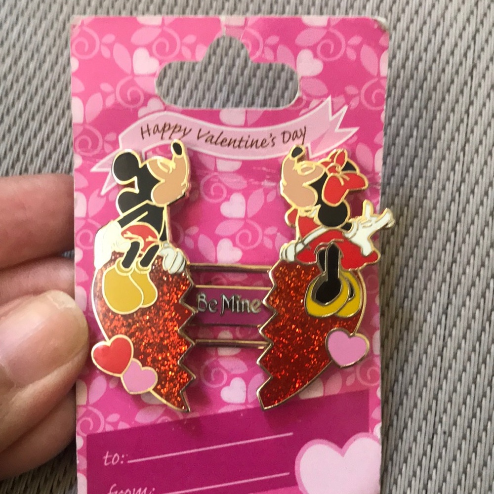 Disney Mickey & Minnie Valentine Pin